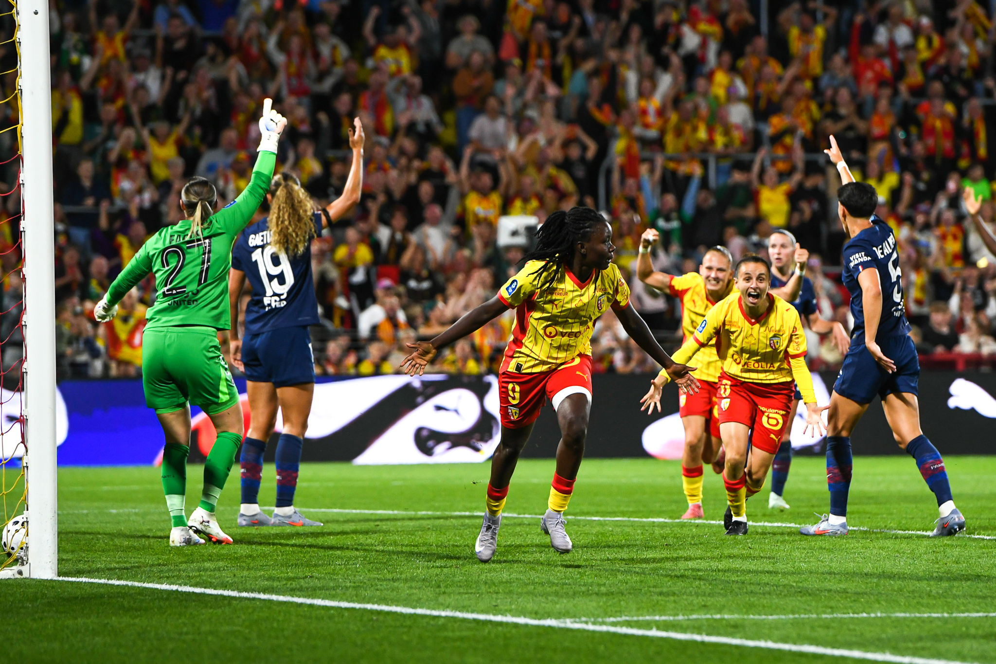 Résumé Lens/PSG en vidéo (1-1), les Parisiennes se font surprendre !