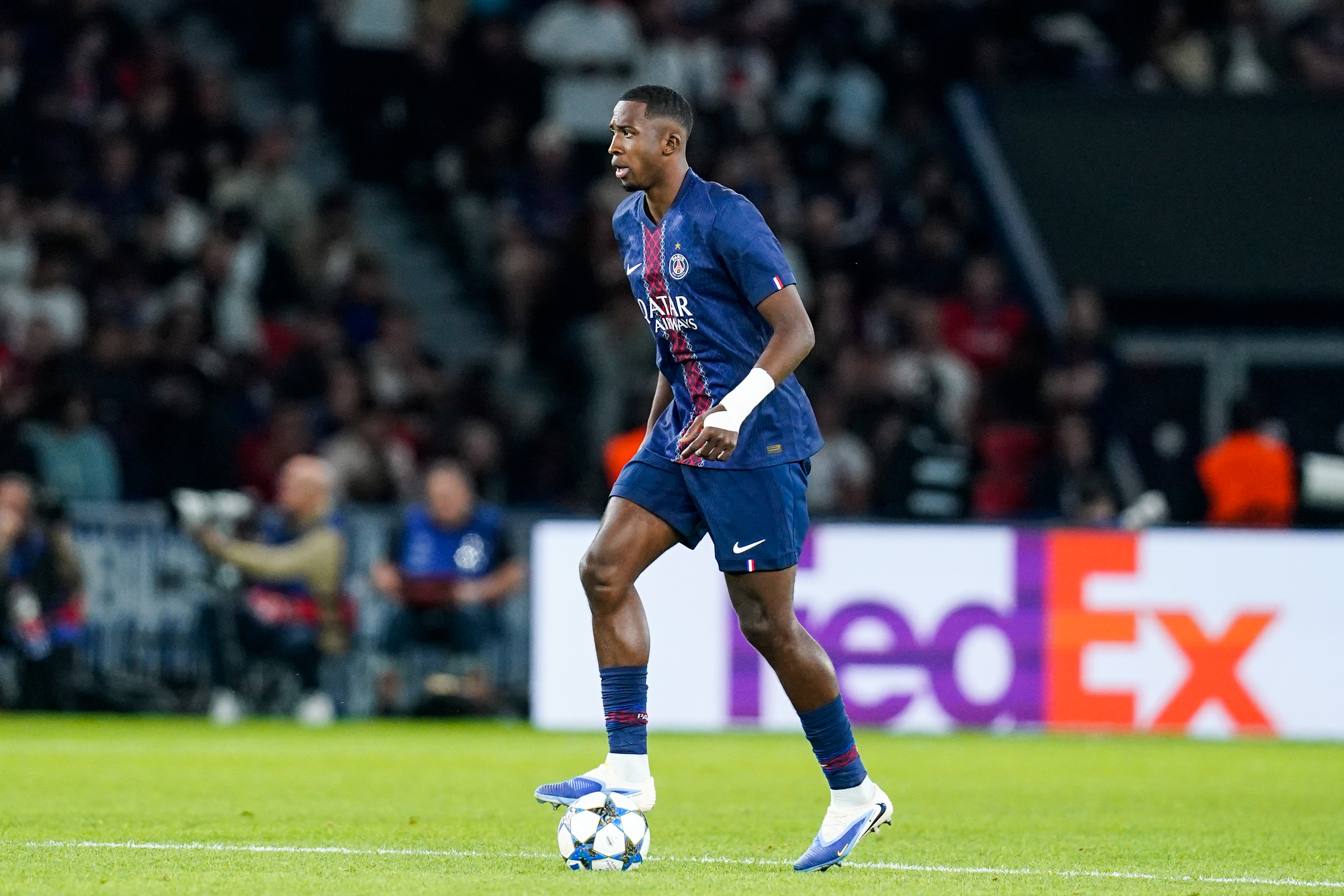 Mercato - Le PSG veut blinder Pacho, d'autres joueurs vont suivre