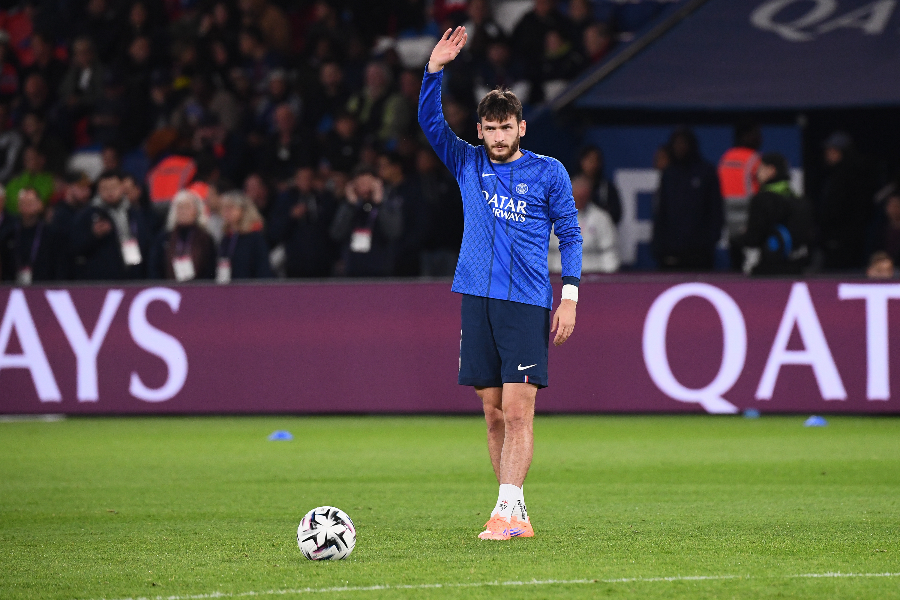 Un joueur du PSG incertain est finalement annoncé titulaire pendant la trêve