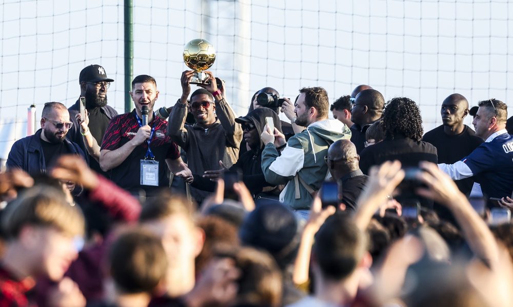 La vidéo de Dembélé qui célèbre son Ballon d'Or à Evreux