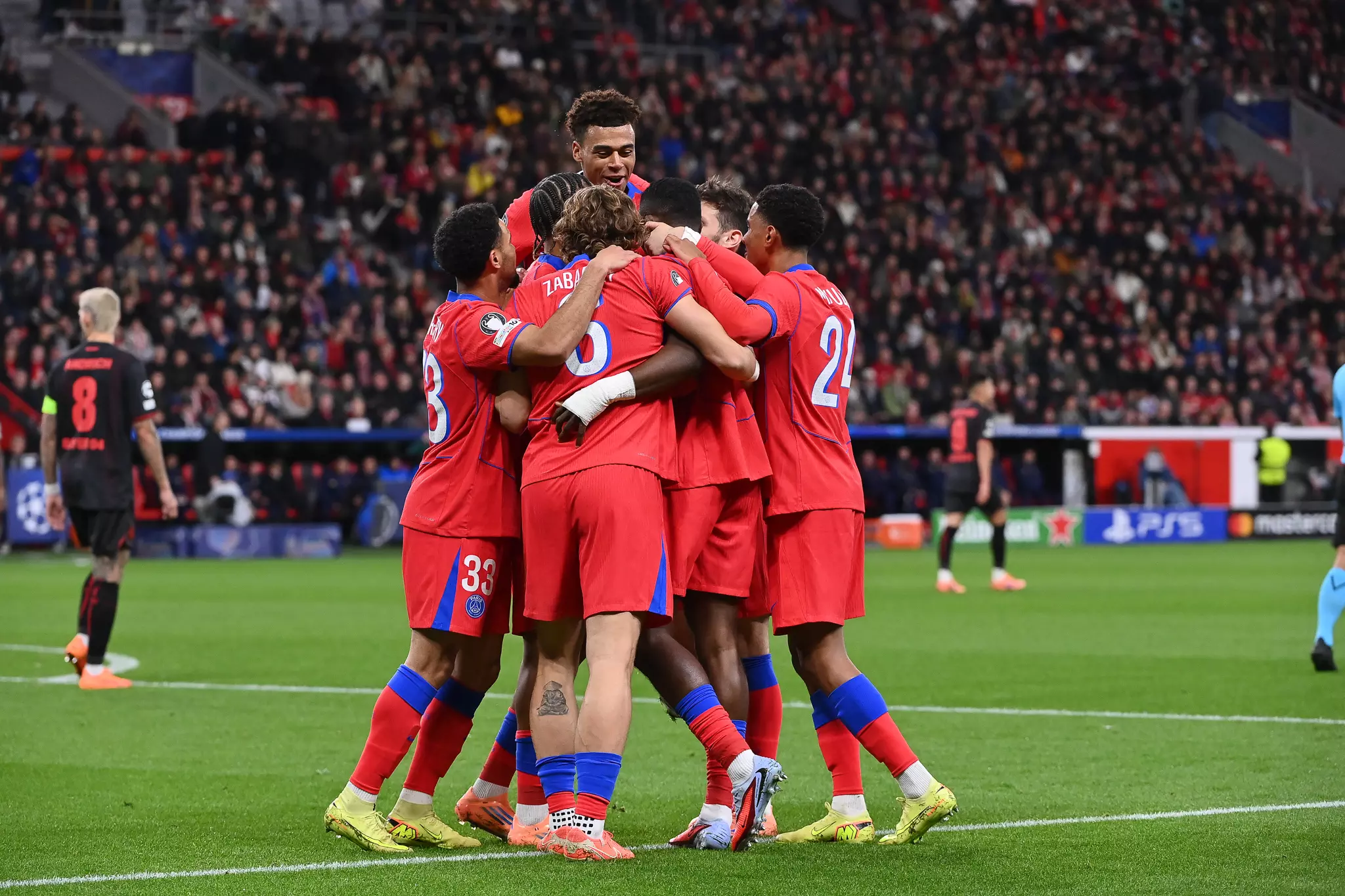 Bayer Leverkusen/PSG - Revivez la victoire et les buts auprès des joueurs parisiens