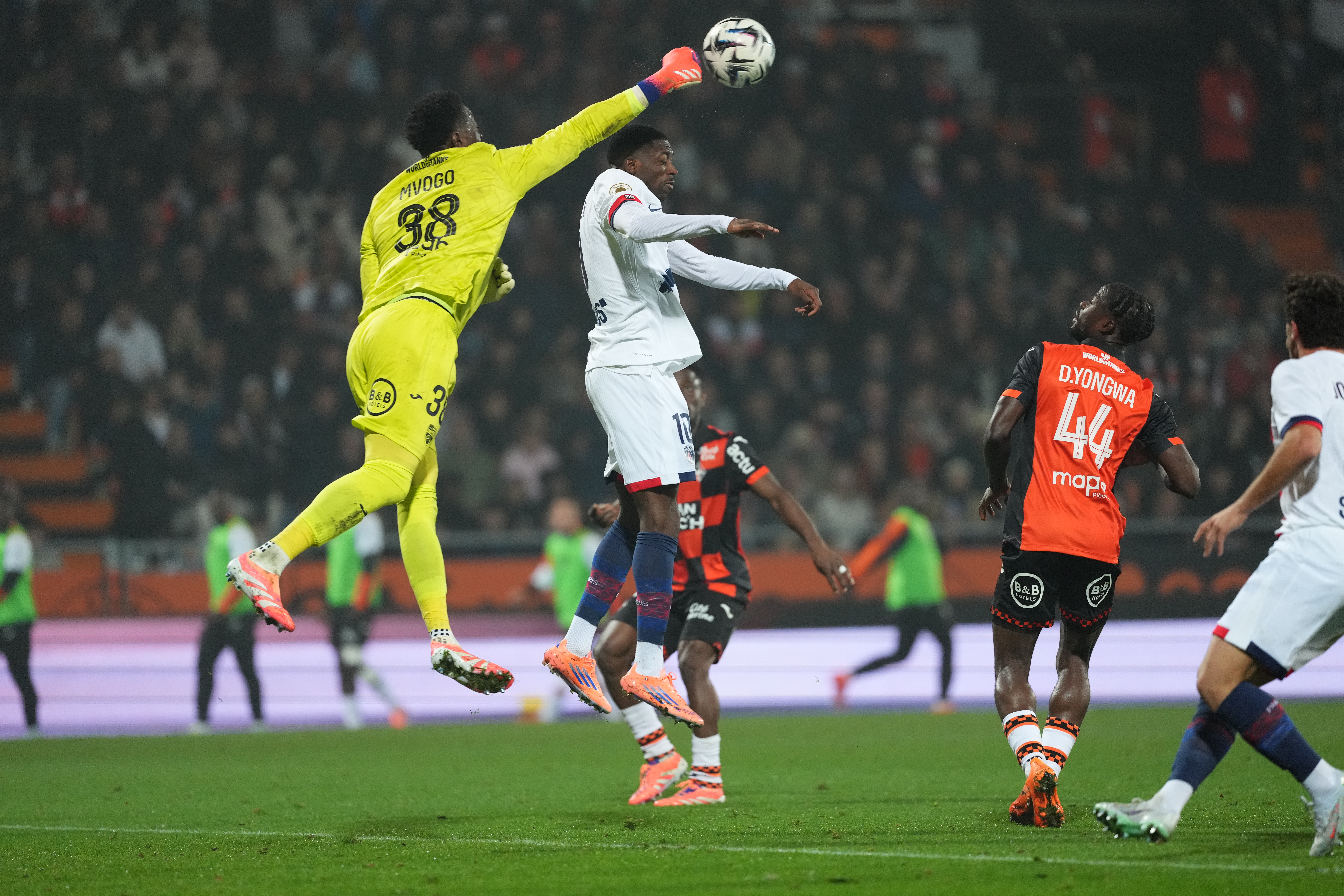 Résumé vidéo Lorient/PSG (1-1), Paris trébuche et perd Doué !