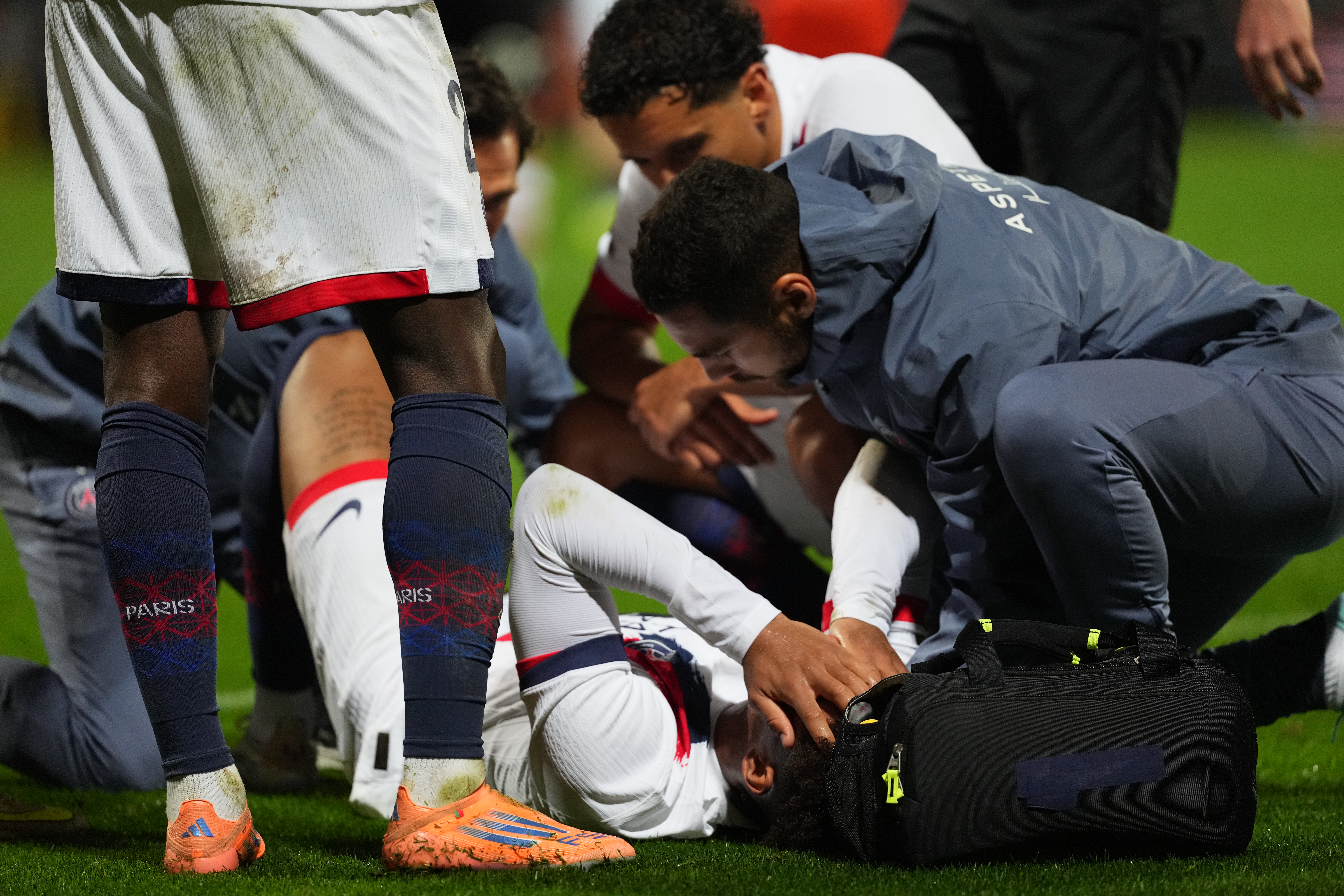 Revue de presse : Lorient/PSG, une très mauvaise soirée pour Paris et Doué
