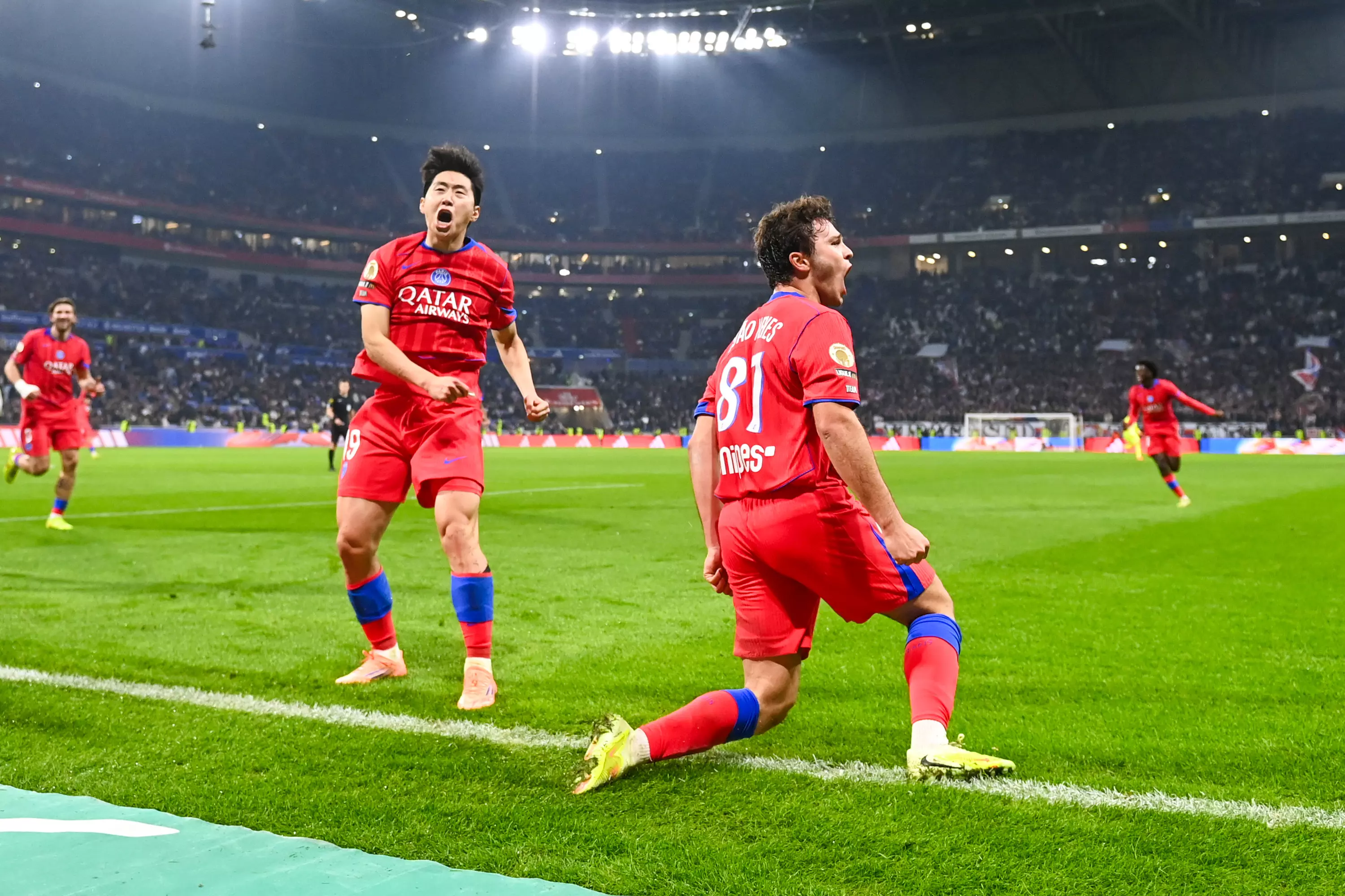 Revue de presse : Lyon/PSG, Neves sauve Paris alors que l'OL fustige l'arbitrage