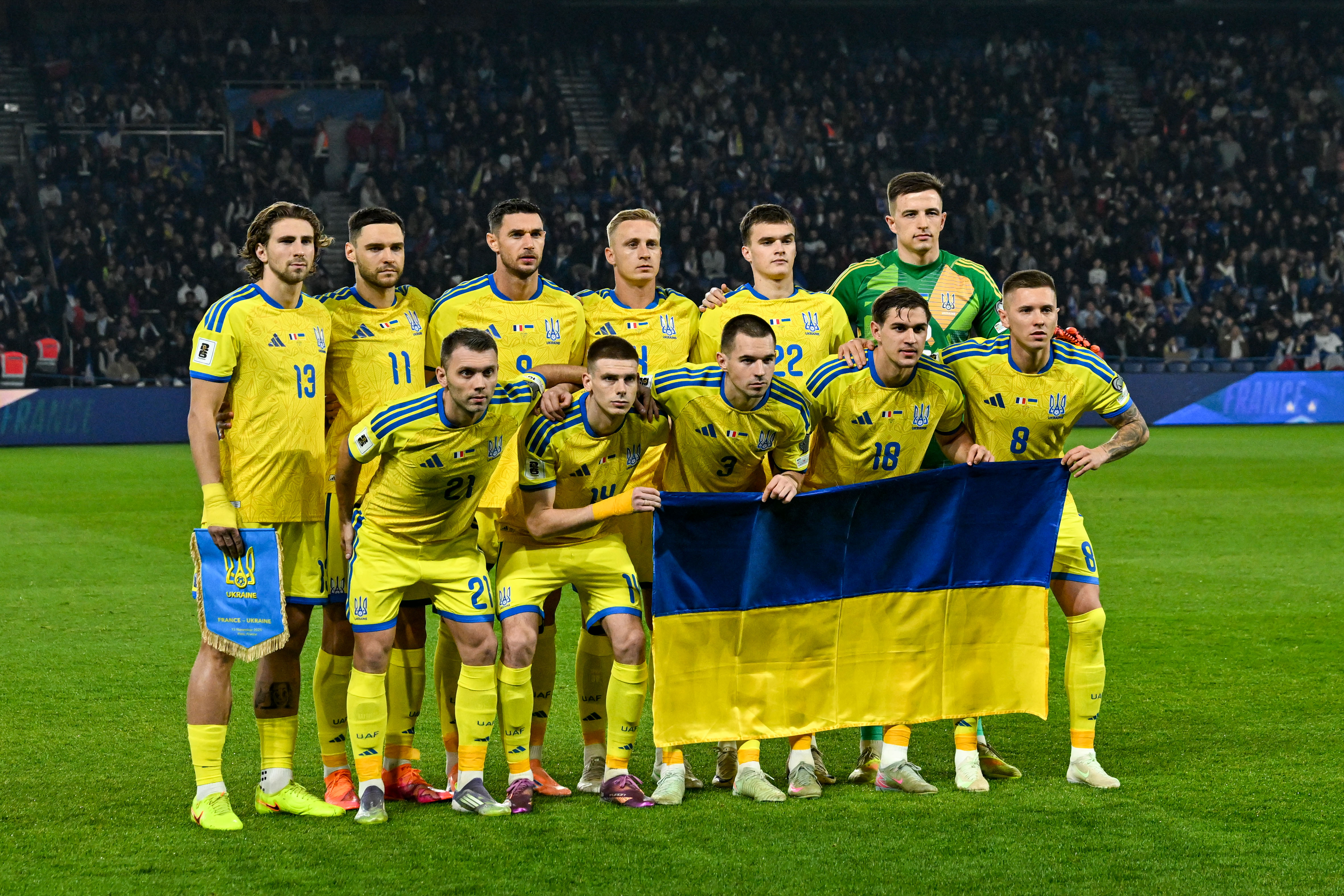 Ukraine/Islande - Les équipes officielles : Zabarnyi titulaire