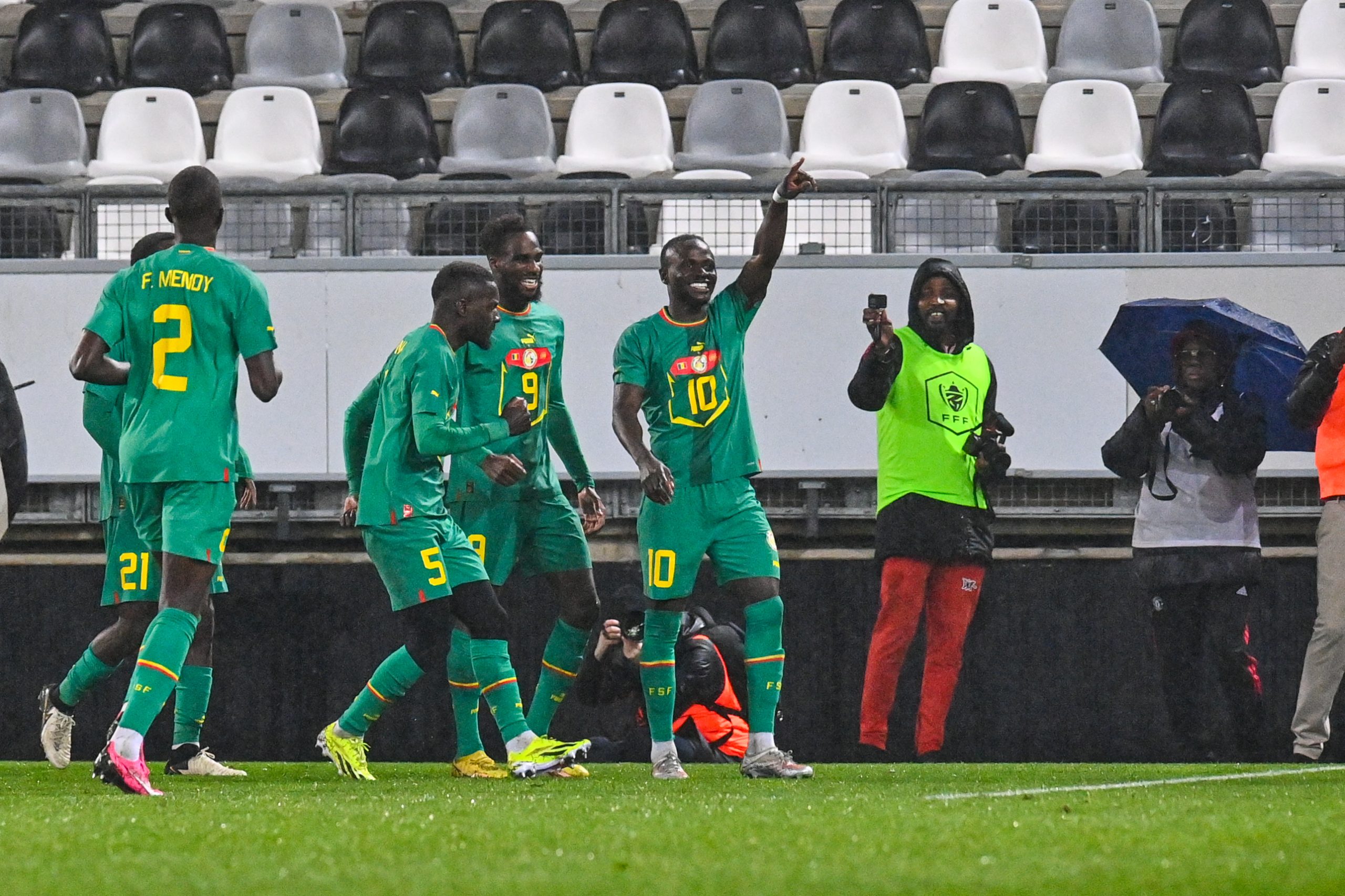 R&eacute;sum&eacute; S&eacute;n&eacute;gal/RD Congo en vid&eacute;o (1-1), Man&eacute; r&eacute;pond &agrave; Bakambu