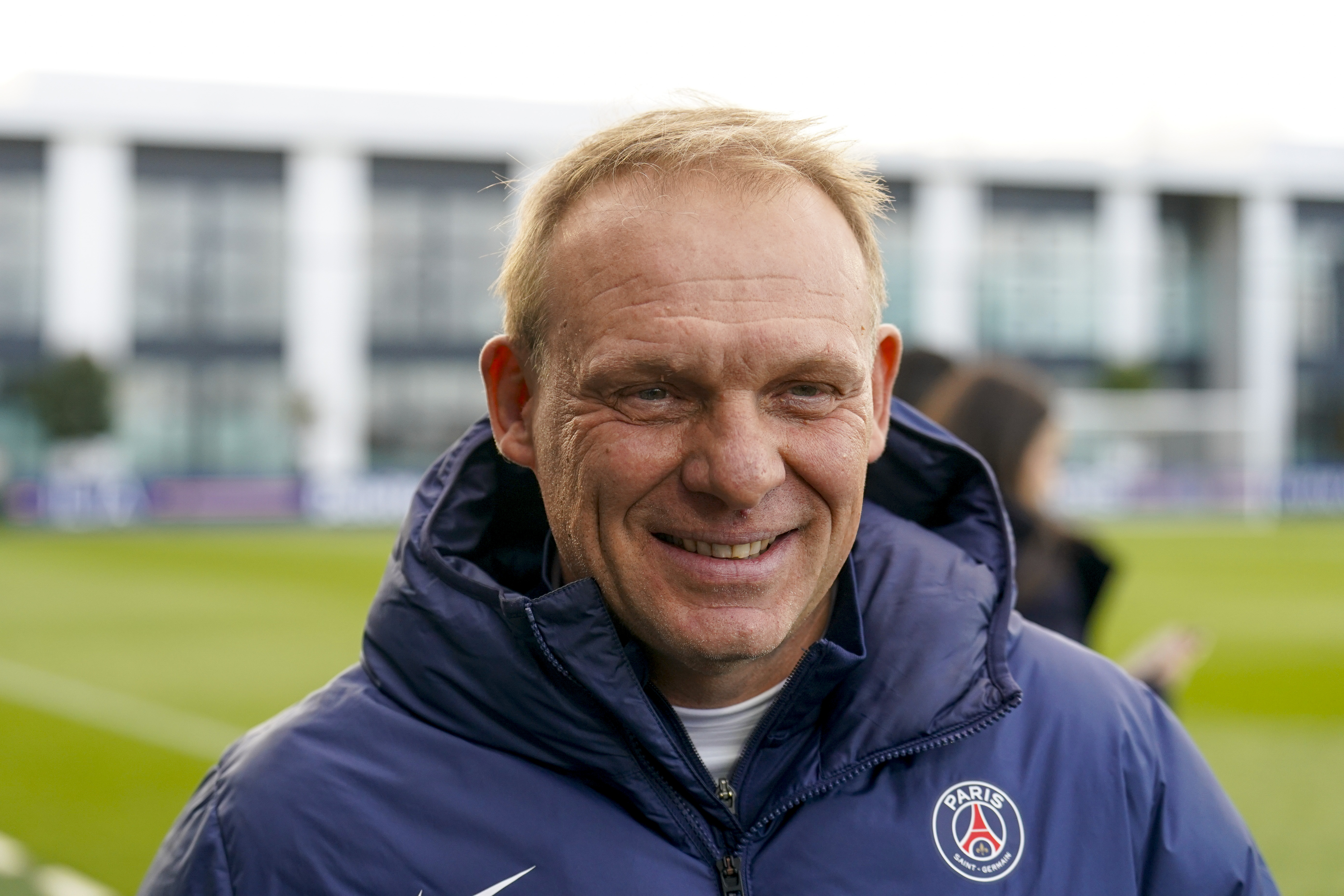 Le coach des Espoirs se lâche sur la vie au PSG