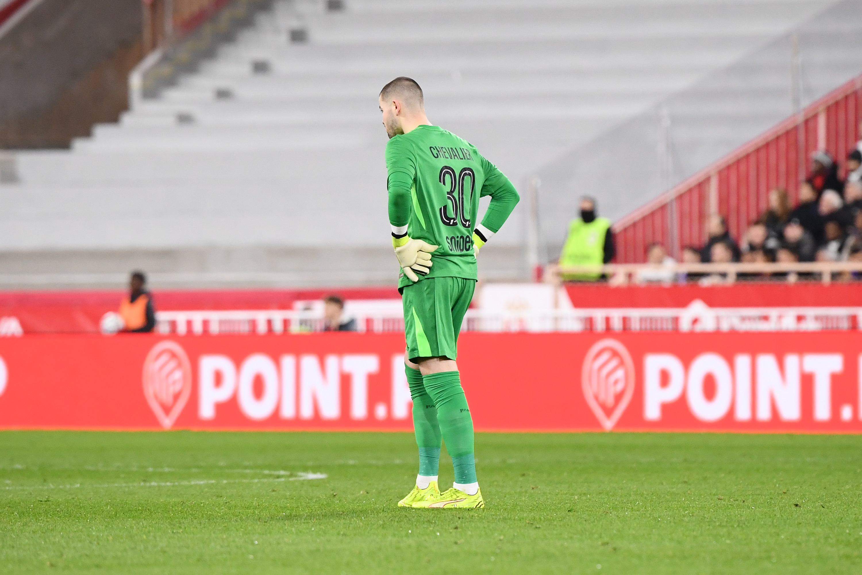 PSG - Des nouvelles de Lucas Chevalier après le terrible tacle