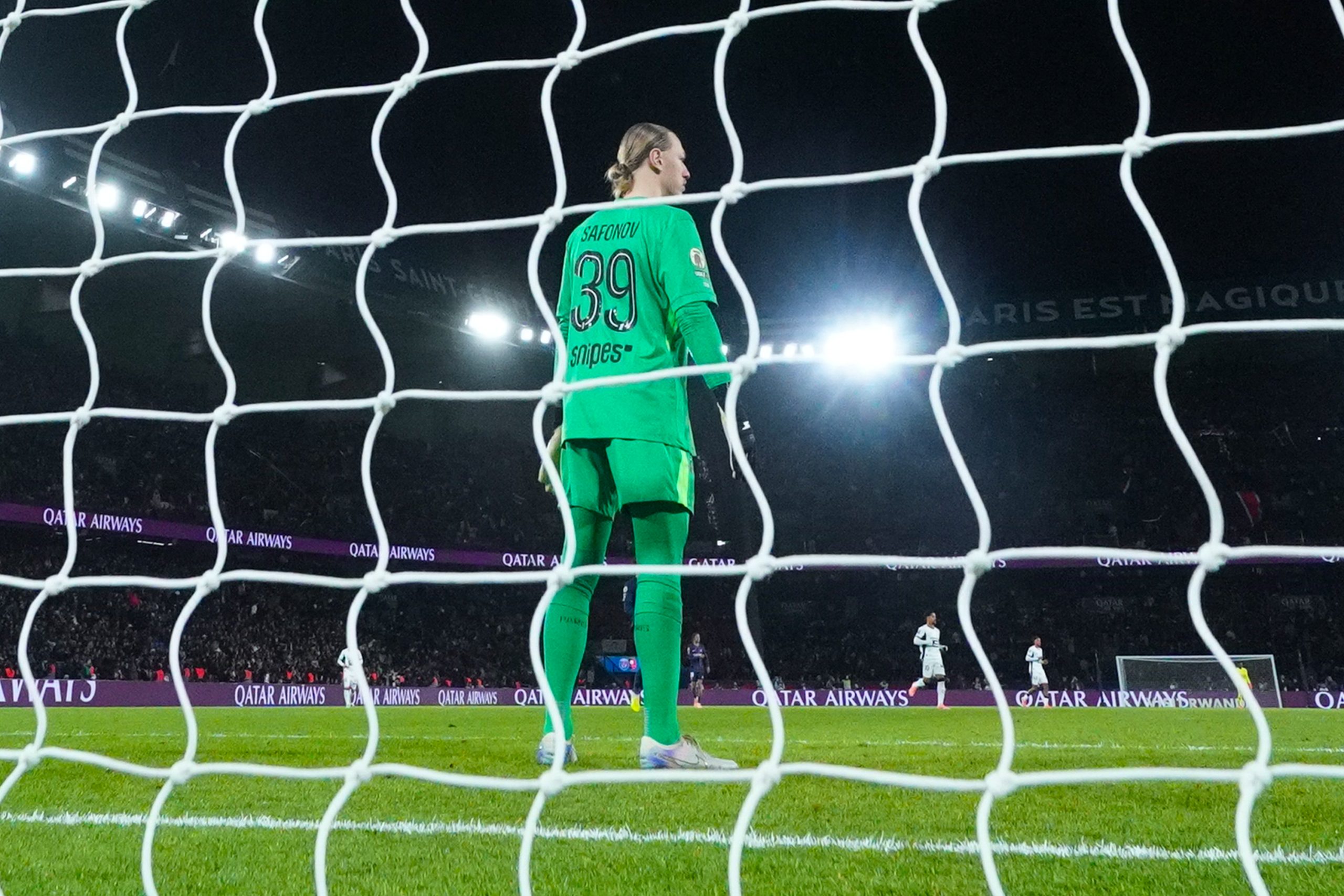 Revue de presse : Safonov veut s'installer au PSG, Mbaye a franchi un palier