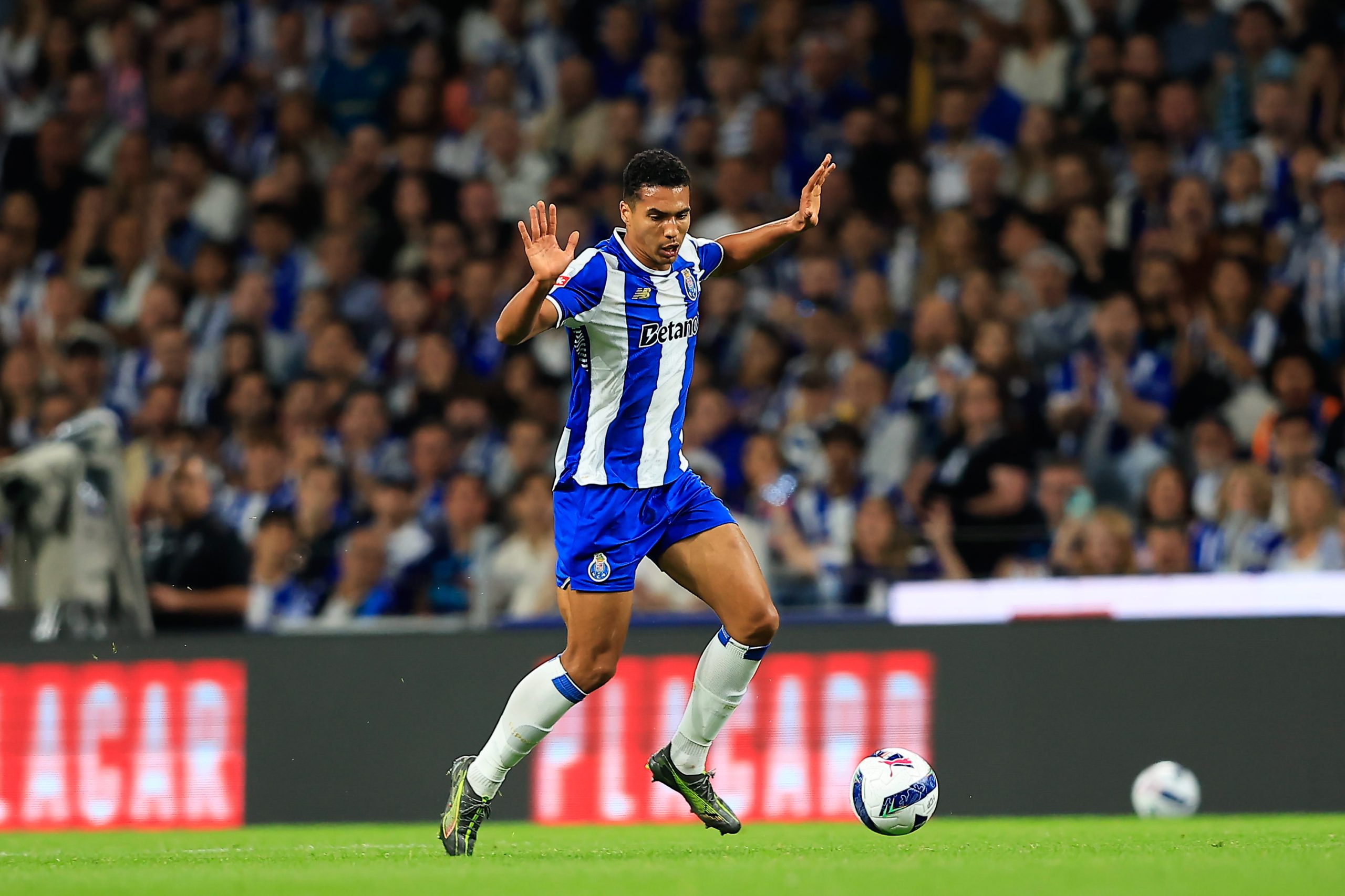 Mercato - Une piste du PSG confirm&eacute;e pour la doublure de Hakimi