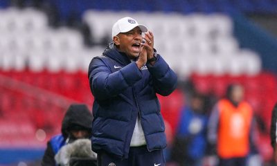 PSG/Lens - Paulo C&eacute;sar savoure la victoire et applaudit Leuchter
