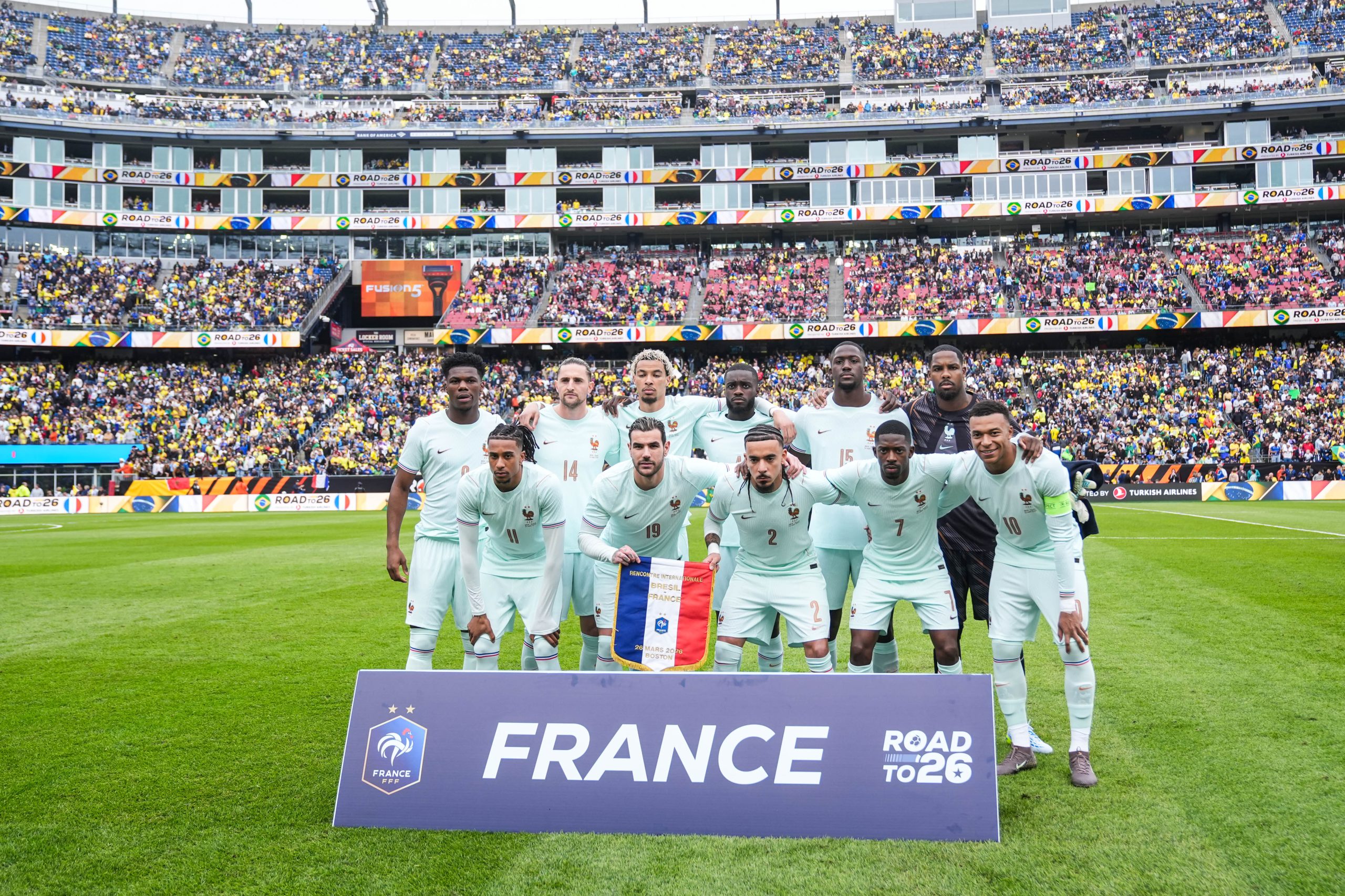 Colombie/France - Les &eacute;quipes officielles :