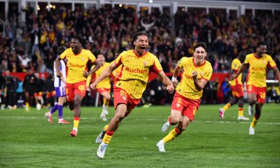 Lens renverse Toulouse et garde le PSG dans son viseur (3-2)