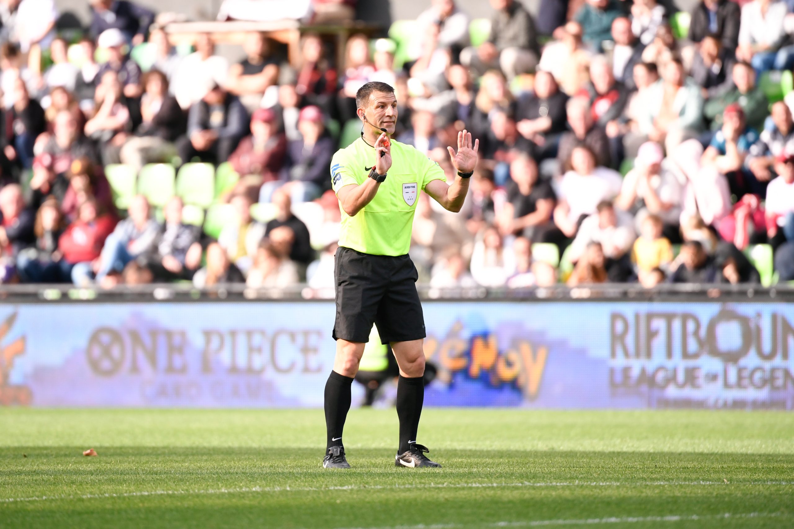 Angers/PSG - L'arbitre du match d&eacute;sign&eacute;, voici ses statistiques