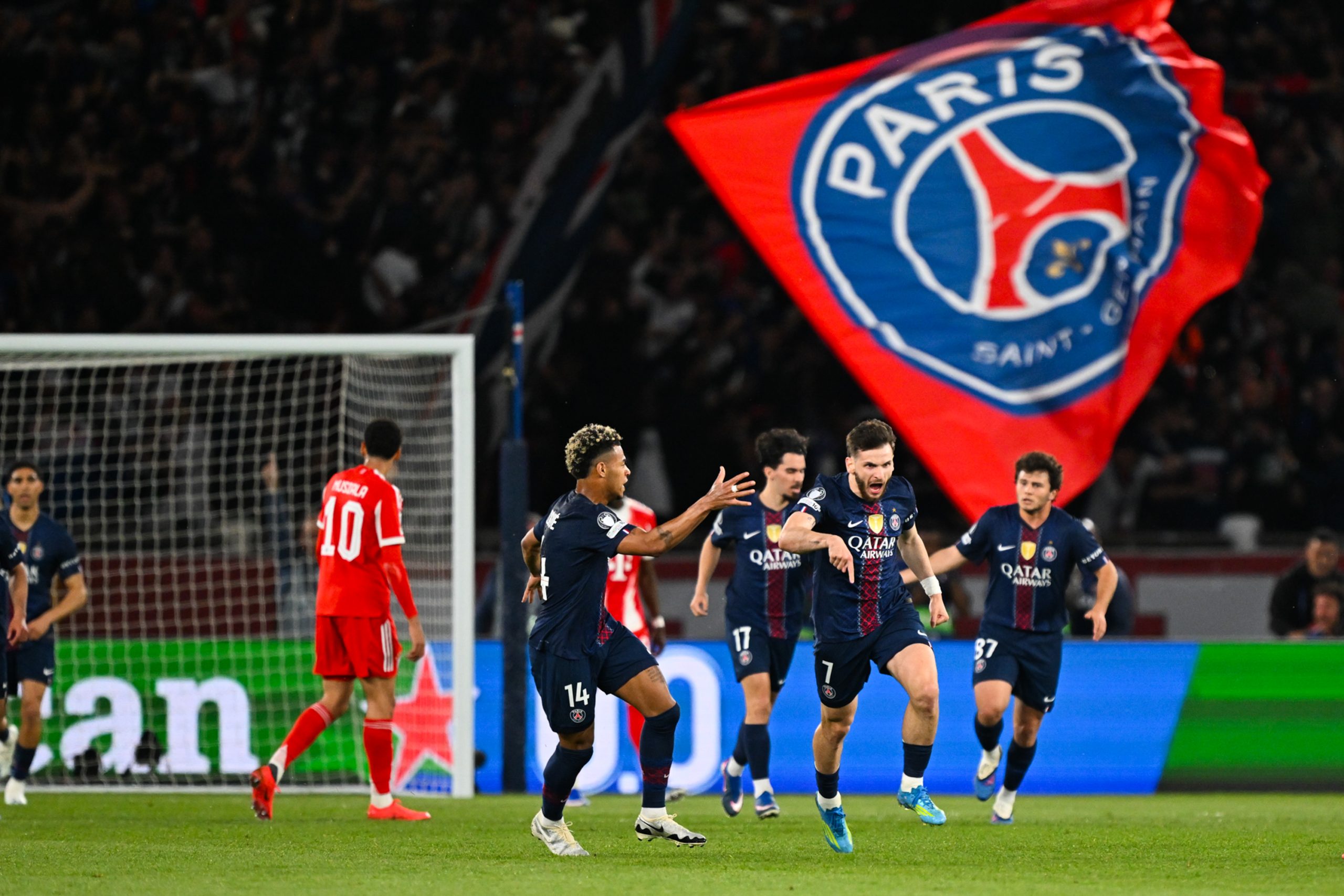 PSG/Bayern Munich - Lizarazu