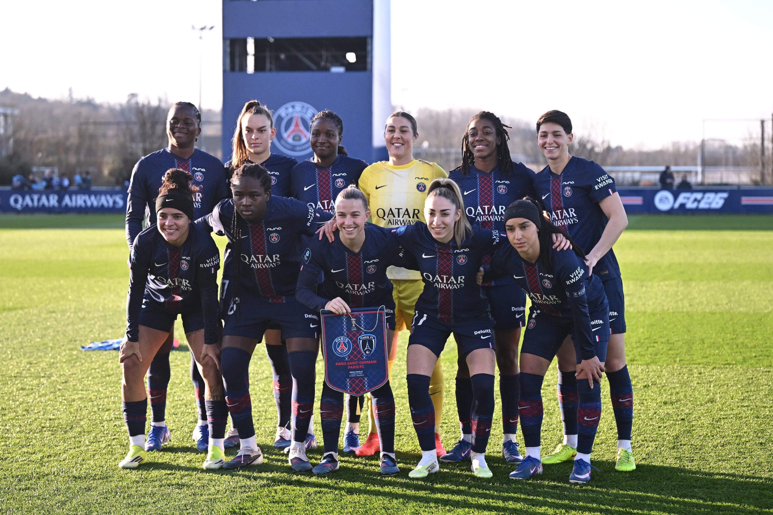 Paris FC/PSG - Les &eacute;quipes officielles