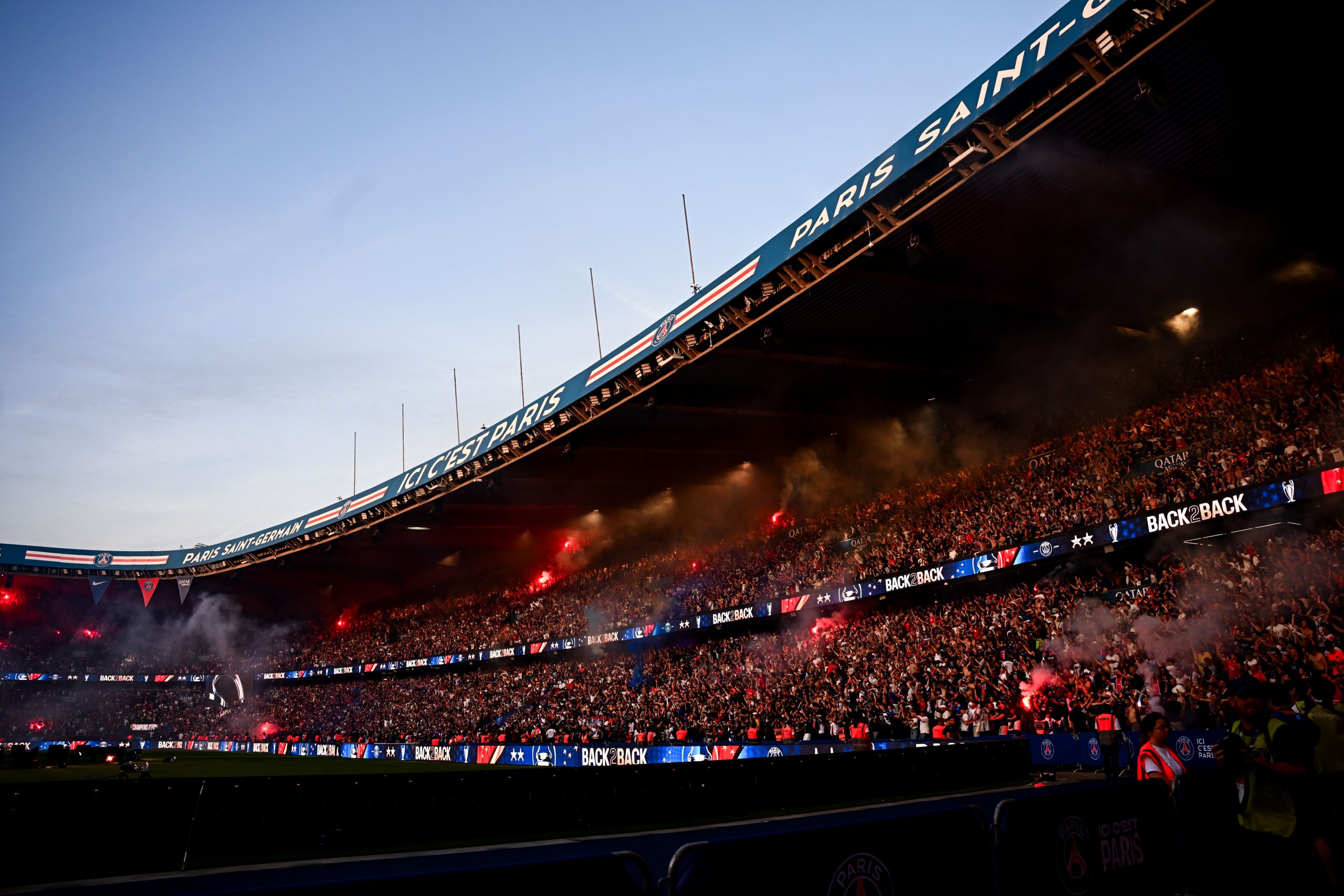 PSG/Arsenal - Les c&eacute;l&eacute;brations pour la Ligue des Champions &agrave; Paris en direct
