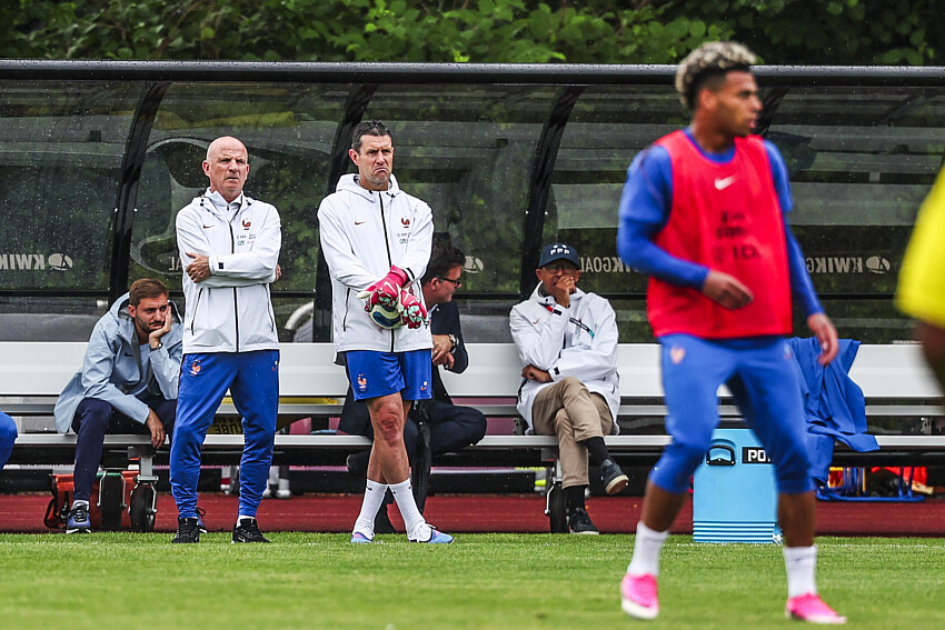 Revue de presse : France/Norv&egrave;ge, l'&eacute;quipe des Bleus et Guy St&eacute;phan