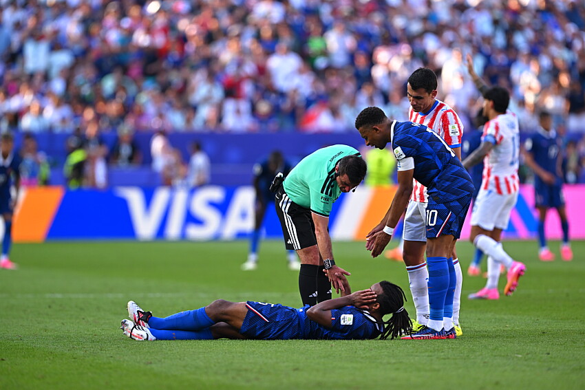 Revue de presse : Paraguay/France, arbitrage et "leçons d'un match sale"