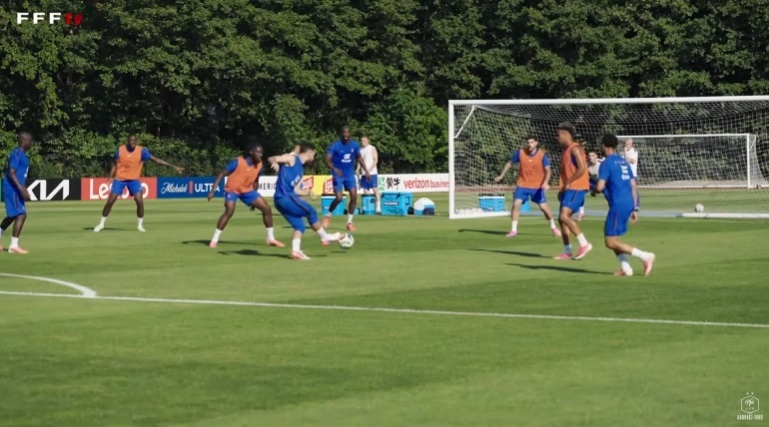 L'immersion au sein de l'Equipe de France : les &eacute;changes des Bleus &agrave; l'entra&icirc;nement