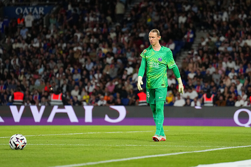Revue de presse : Doutes autour de la d&eacute;fense du PSG et de Safonov