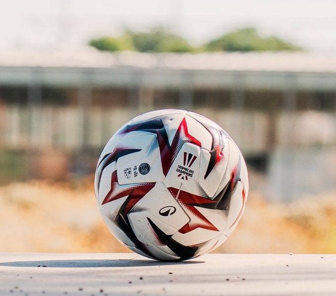 Lens/PSG – Le Ballon du Trophée des Champions 2026 dévoilé