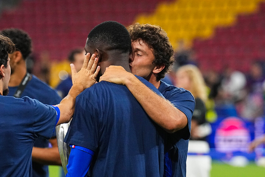 Jo&atilde;o Neves d&eacute;barque au Campus PSG en van : la raison force le respect