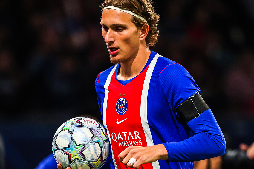 Revue de presse : L'int&eacute;gration plus lente de Mika Godts au PSG