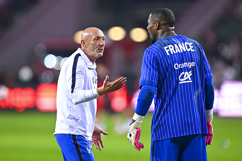 Revue de presse : Belgique/France, Dou&eacute; peut-&ecirc;tre en 9 et la m&eacute;thode Barthez