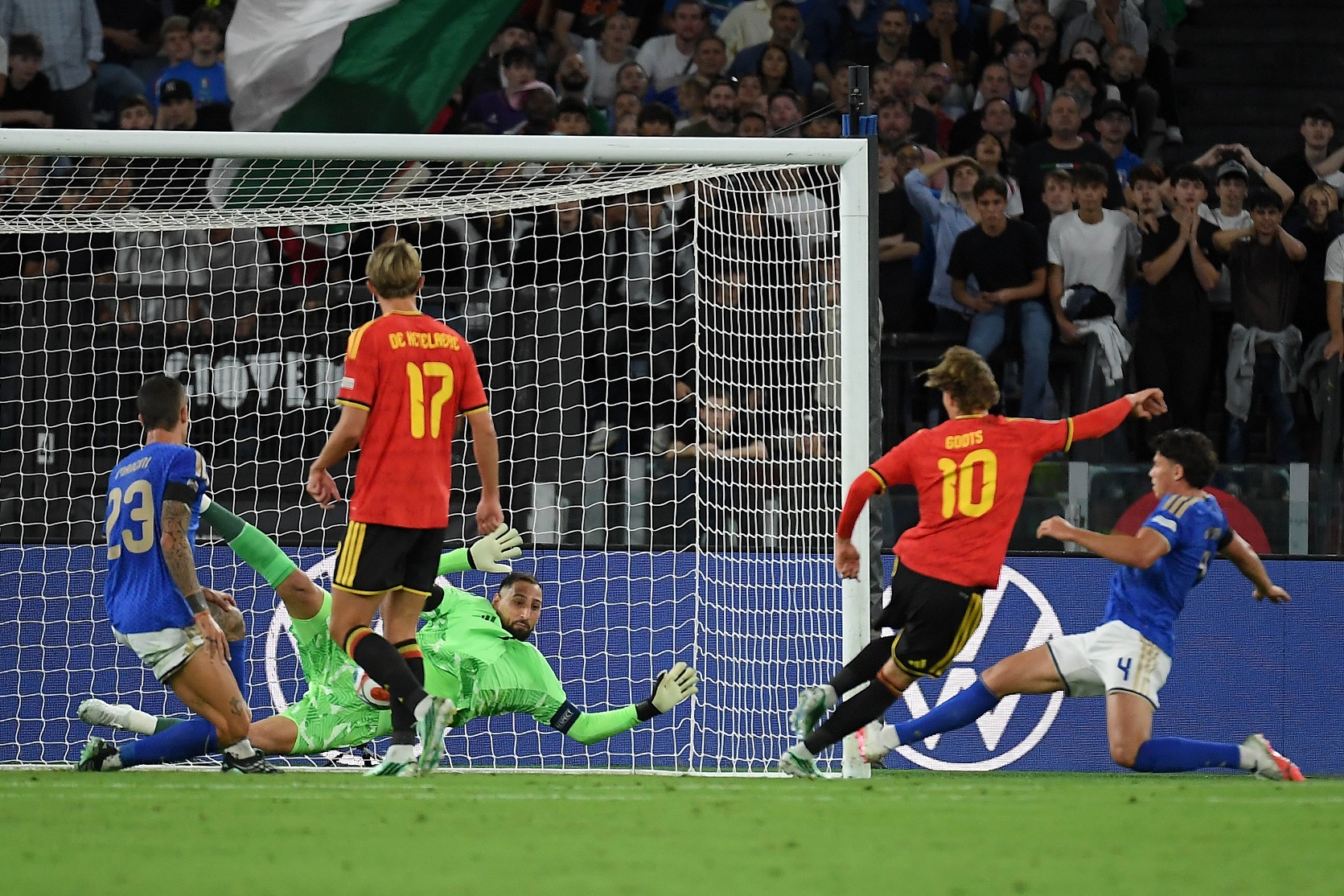 R&eacute;sum&eacute; Italie/Belgique en vid&eacute;o (0-2): Godts buteur climatise la Squadra!